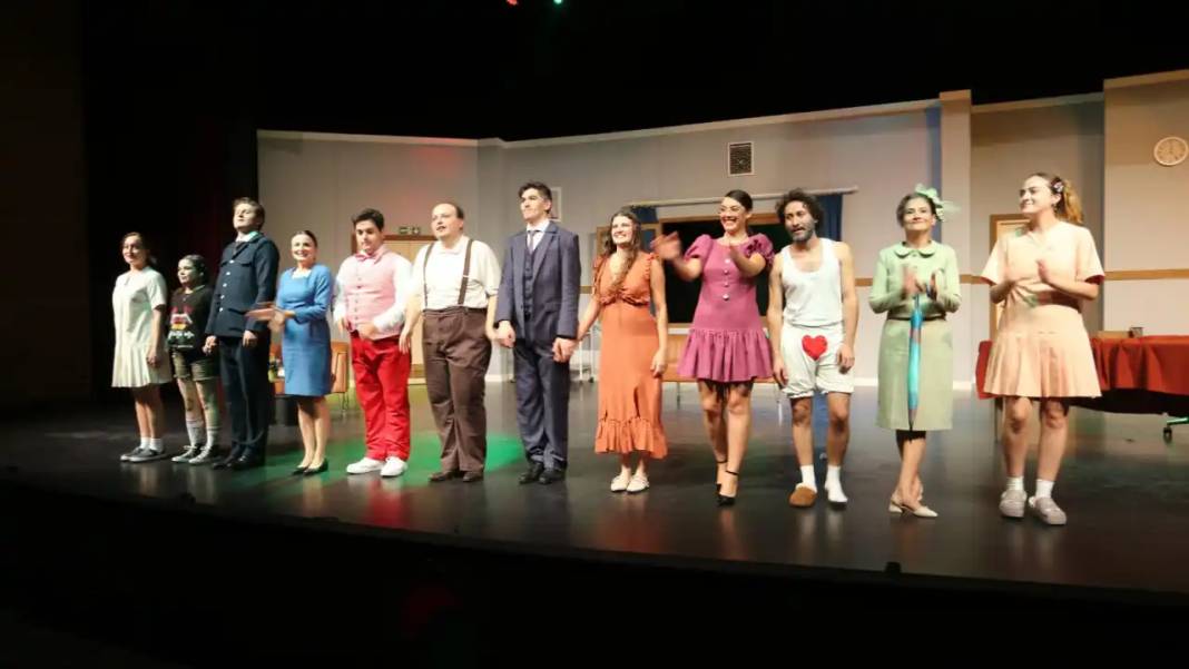 Ray Cooney’nin Eseri Kepez’de Ayakta Alkışlandı 4